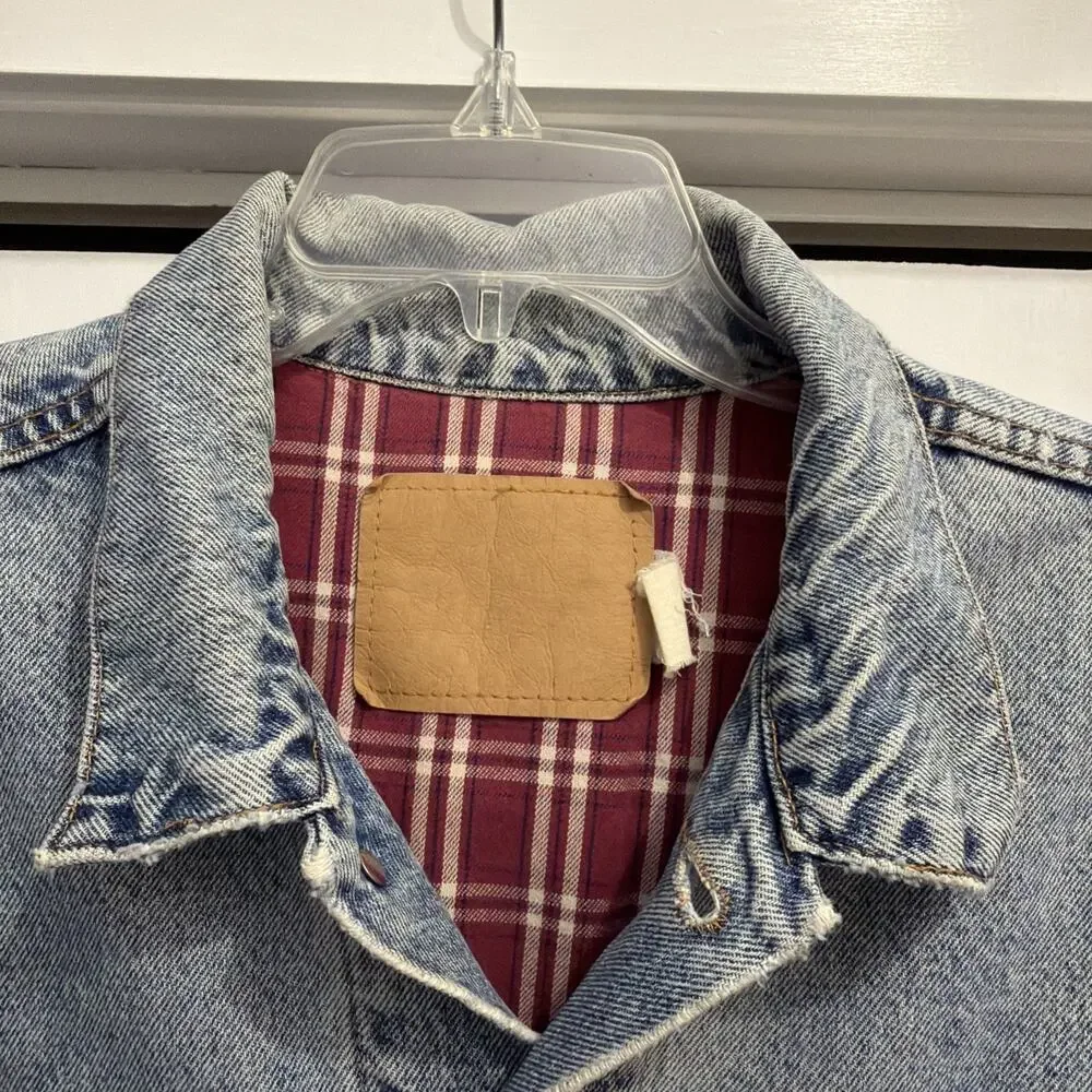 VTG Levi’s 70614 Denim Trucker Jean Jacket, Red Plaid Lining,‎ Faded/Thrashed